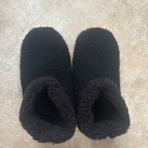 Men’s slippers (never worn)